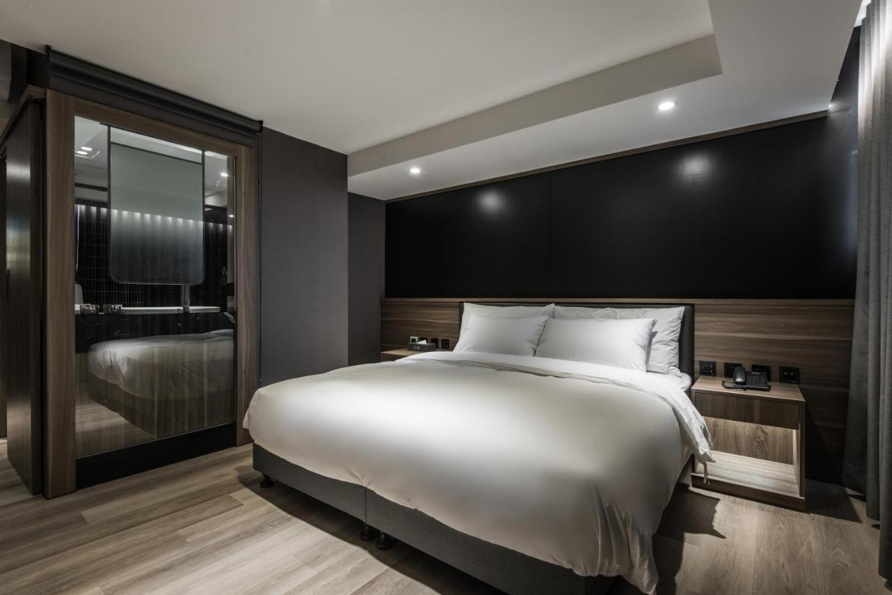 Autumn Willow Hotel 台中市 エクステリア 写真