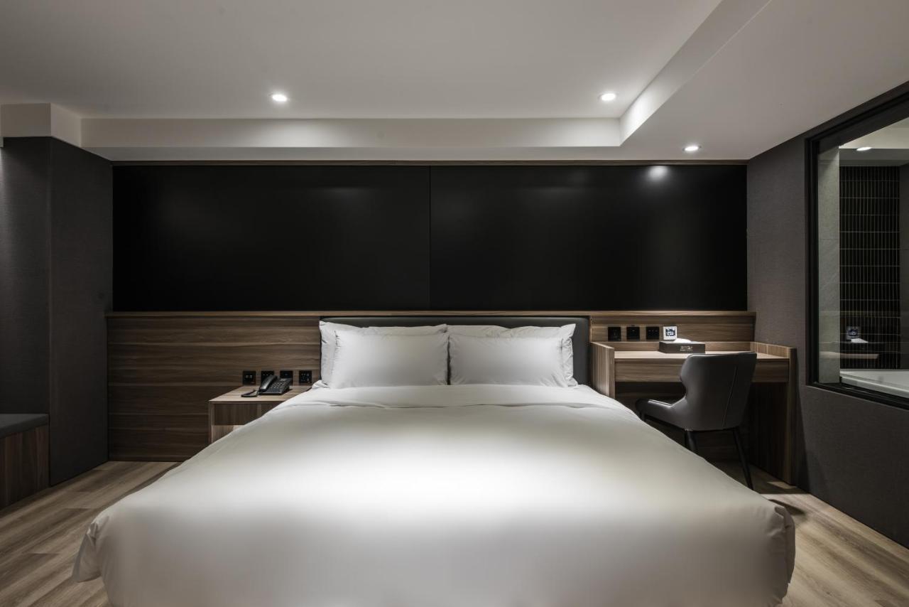 Autumn Willow Hotel 台中市 エクステリア 写真